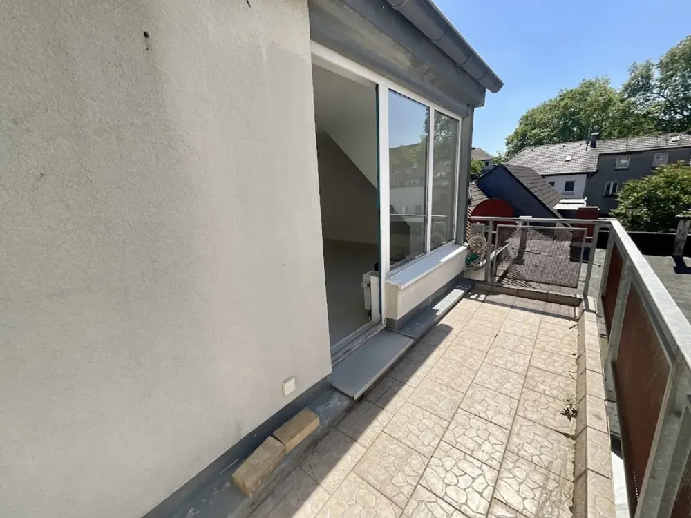 Helle 3 Zimmerwohnung mit Balkon in zentraler Lage