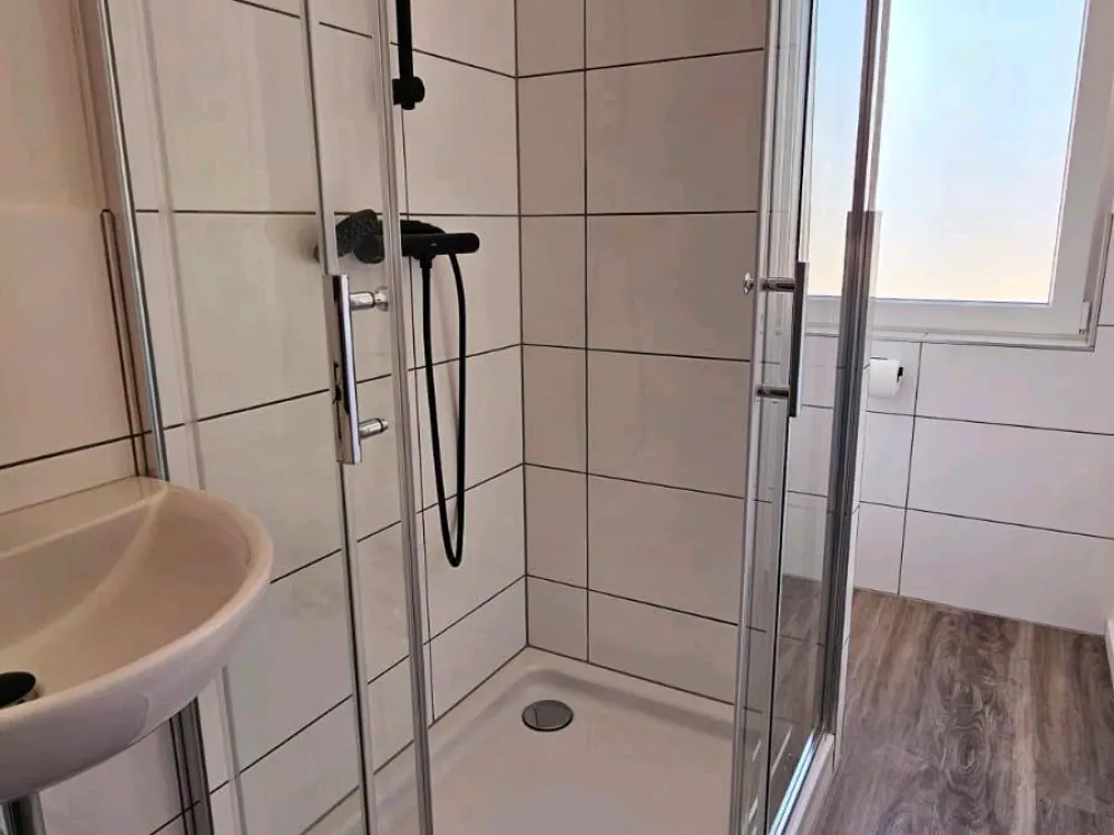 Kernsanierte 2 Zi Whg zu vermieten