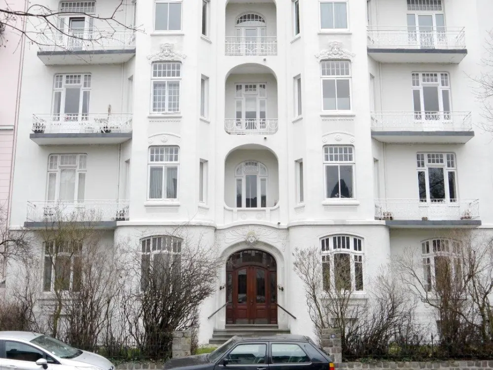 Großes Wohnbüro bzw. -praxis / 8-Zimmer-Altbau in Winterhude