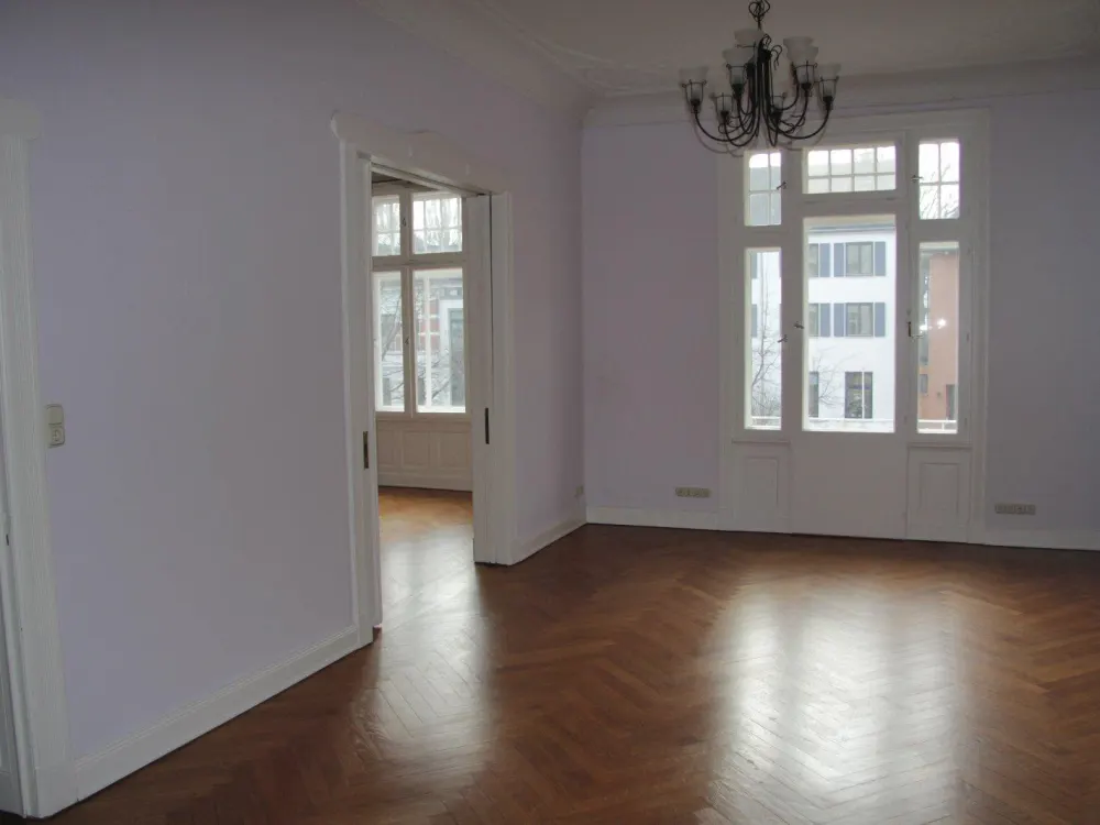 Großes Wohnbüro bzw. -praxis / 8-Zimmer-Altbau in Winterhude