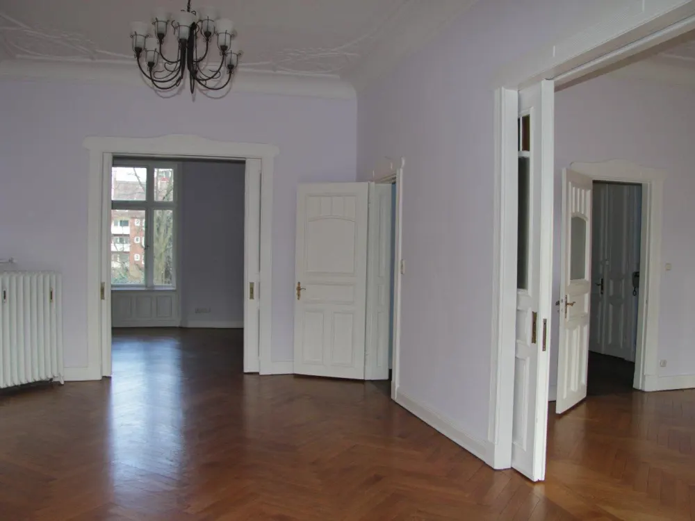 Großes Wohnbüro bzw. -praxis / 8-Zimmer-Altbau in Winterhude