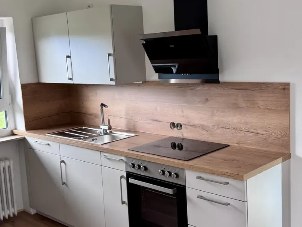 Frisch renovierte 3-Zimmer-Wohnung mit traumhaftem Blick ins Grüne, Niederdorf