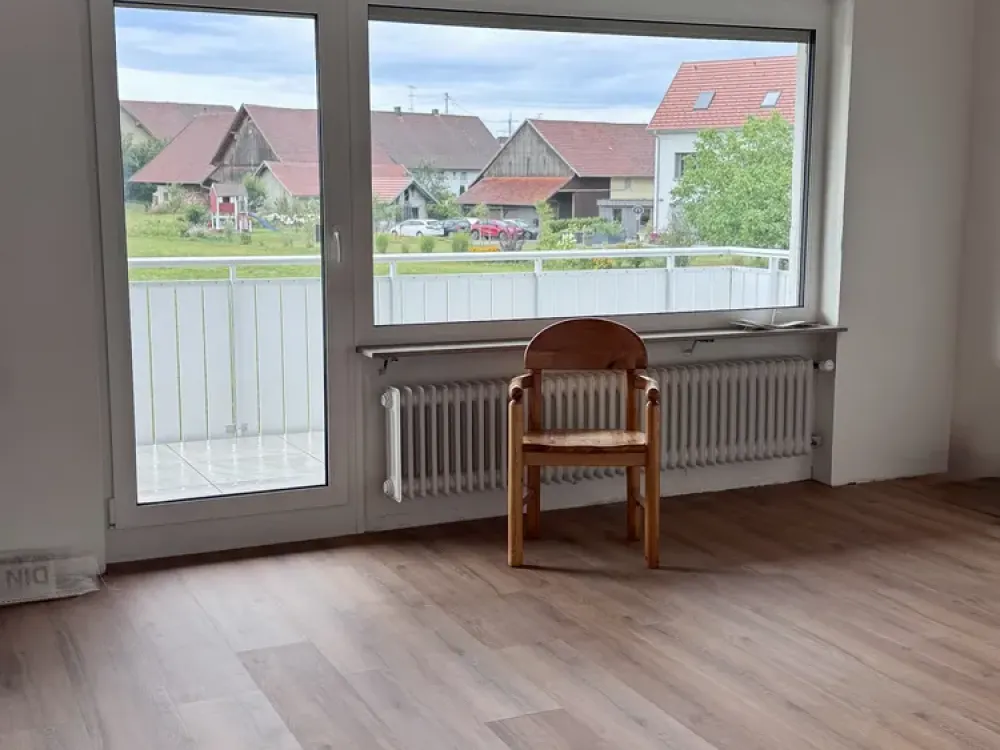 Frisch renovierte 3-Zimmer-Wohnung mit traumhaftem Blick ins Grüne, Niederdorf