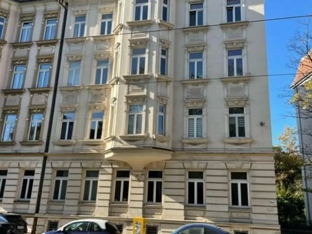 charmante, frisch renovierte Altbauwohnung | 4 Zimmer | Balkon I EBK