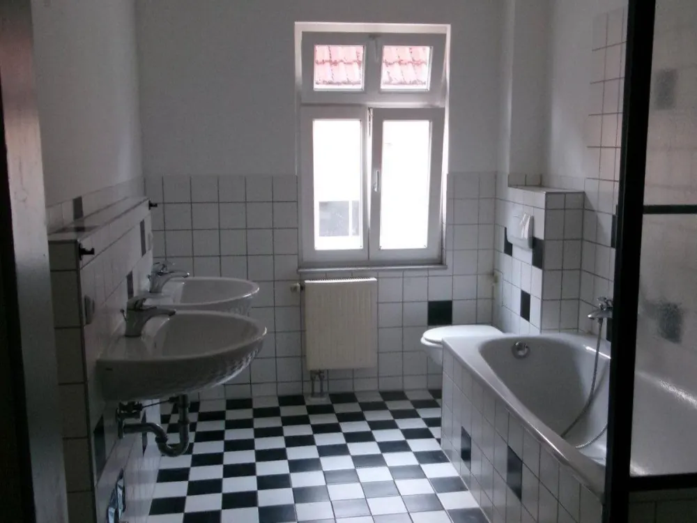 Etagenwohnung, hell und geräumig
