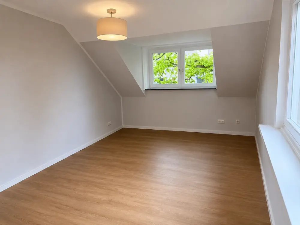 Erstbezug - Frisch kernsanierte, helle 2-Zimmer-Wohnung inkl. Dachboden ruhig und trotzdem zentral