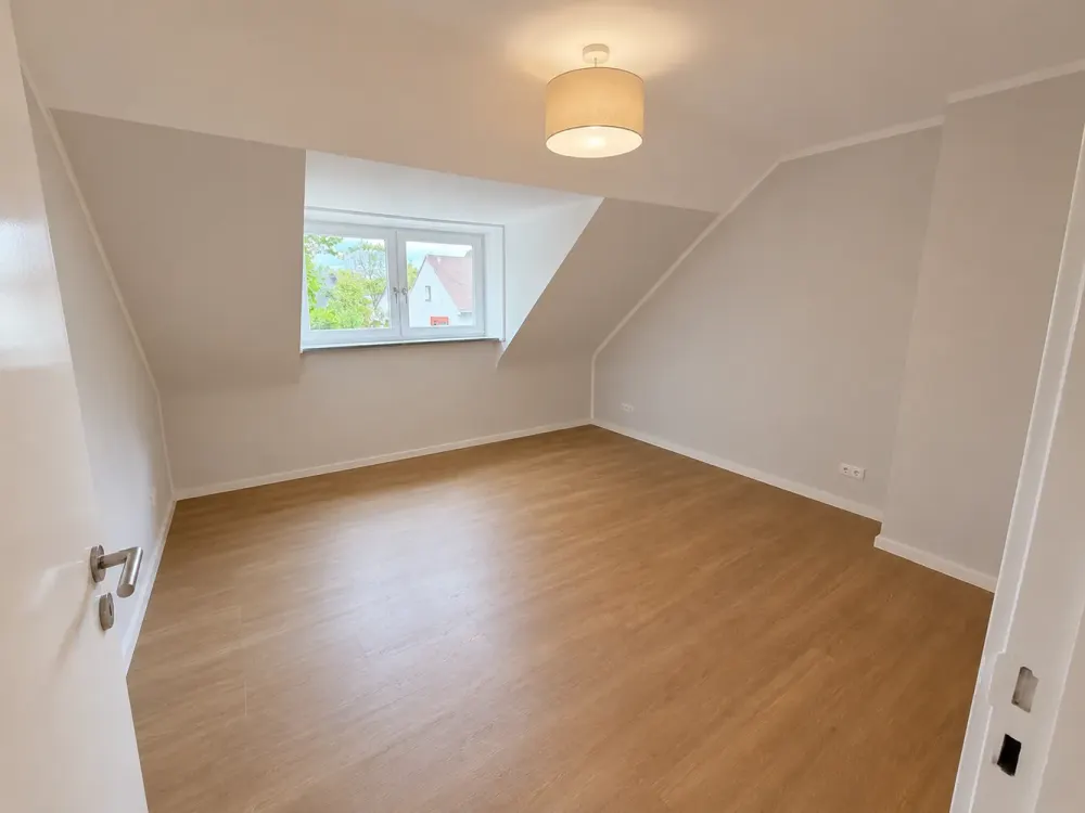 Erstbezug - Frisch kernsanierte, helle 2-Zimmer-Wohnung inkl. Dachboden ruhig und trotzdem zentral