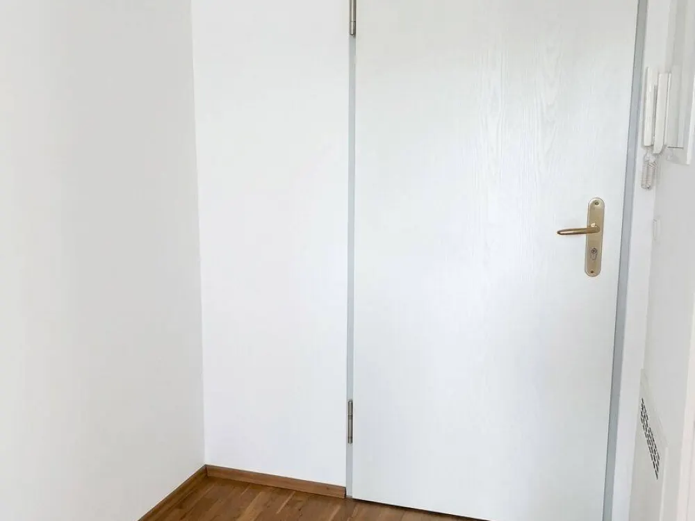 Helle 1-Zimmer-Wohnung mit Balkon und KFZ-Stellplatz