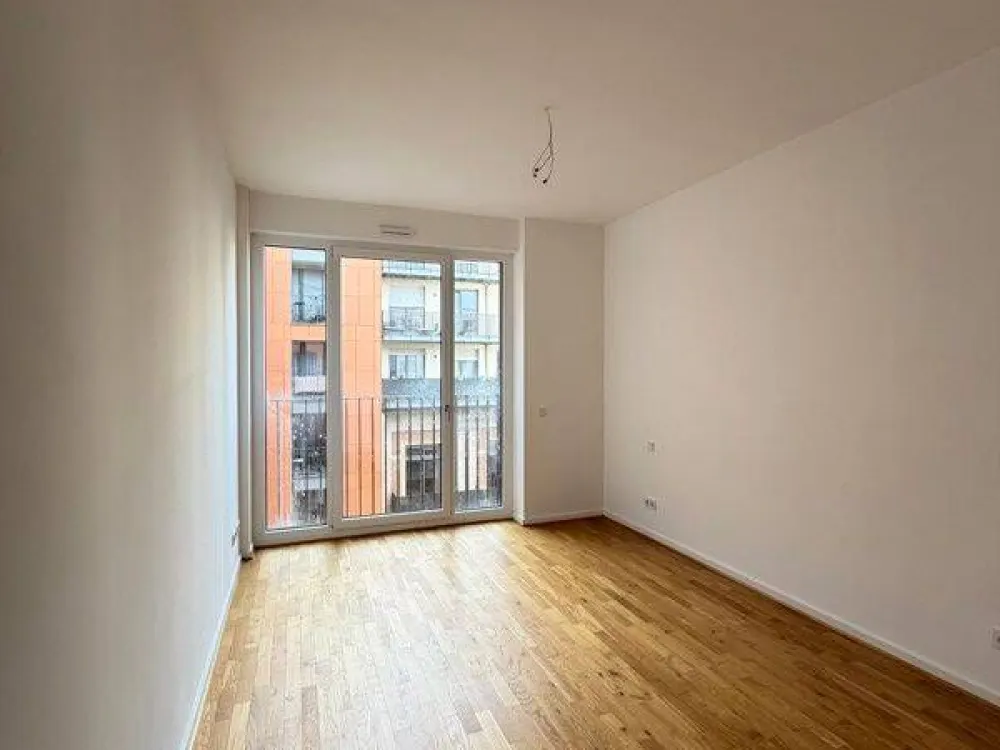 Großzügige 3-Raum-Wohnung mit Einbauküche, Gäste-Bad und Balkon
