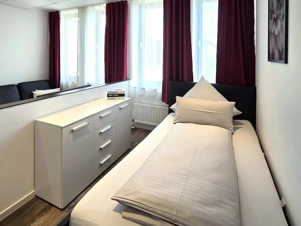 Bezugsbereites 1-Zimmer-Apartment komplett ausgestattet, zentral Niederrad