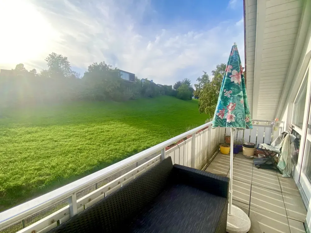 Modernized 4-Room Attic Apartment with Two Balconies *private*