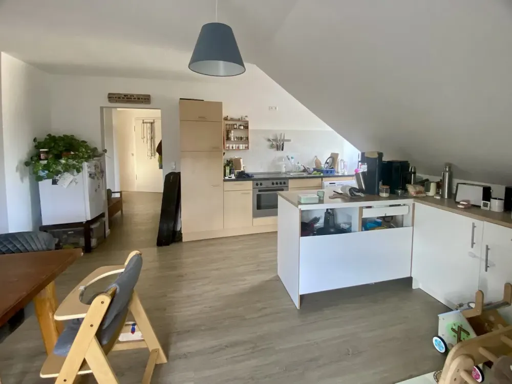 Modernized 4-Room Attic Apartment with Two Balconies *private*