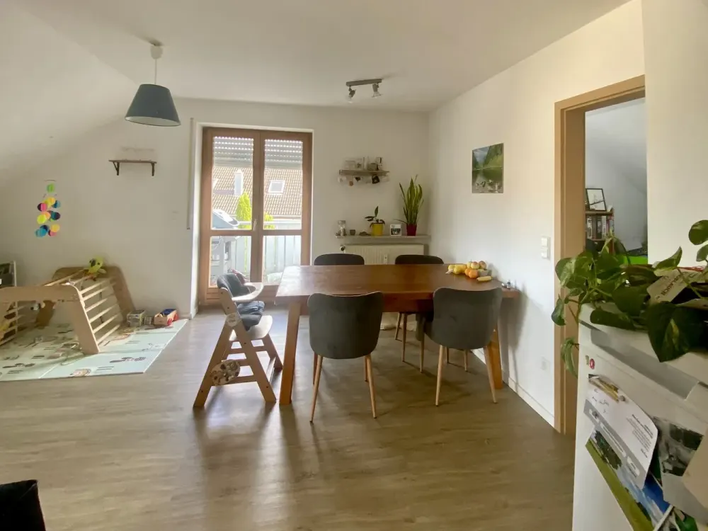 Modernized 4-Room Attic Apartment with Two Balconies *private*