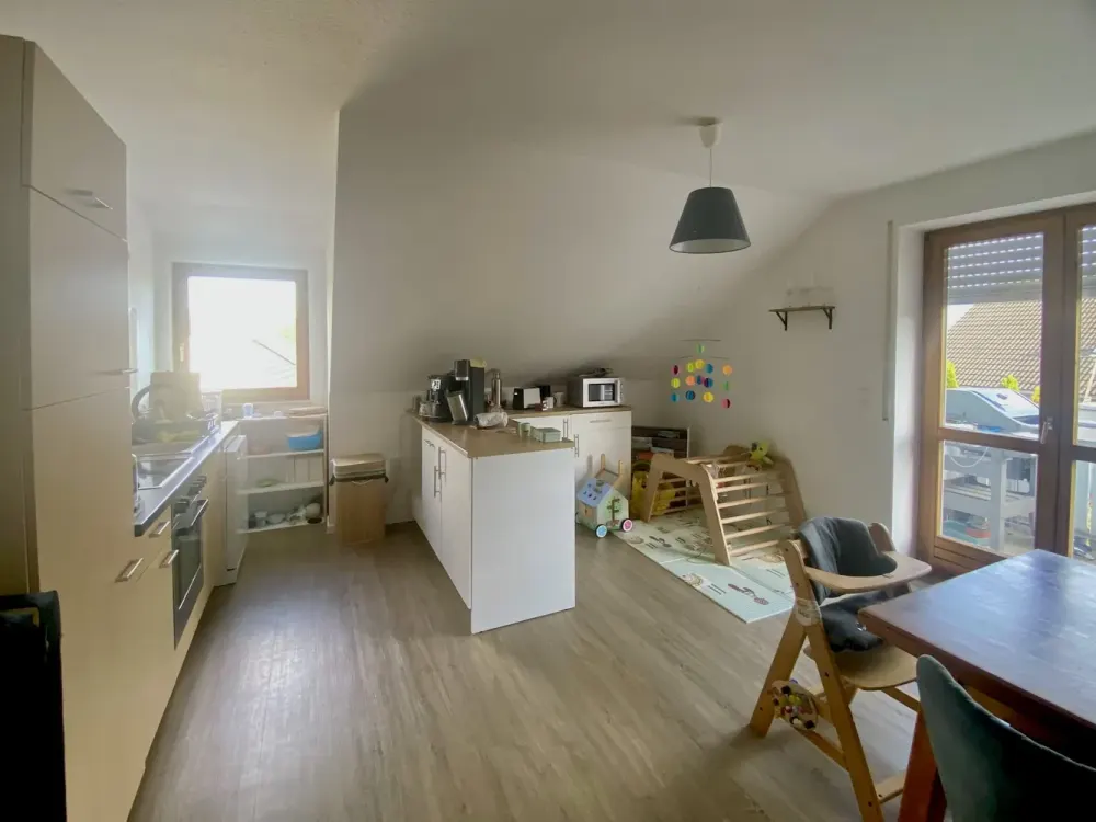 Modernized 4-Room Attic Apartment with Two Balconies *private*