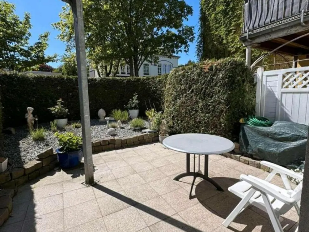 Furnished 3-Room Apartment with Terrace