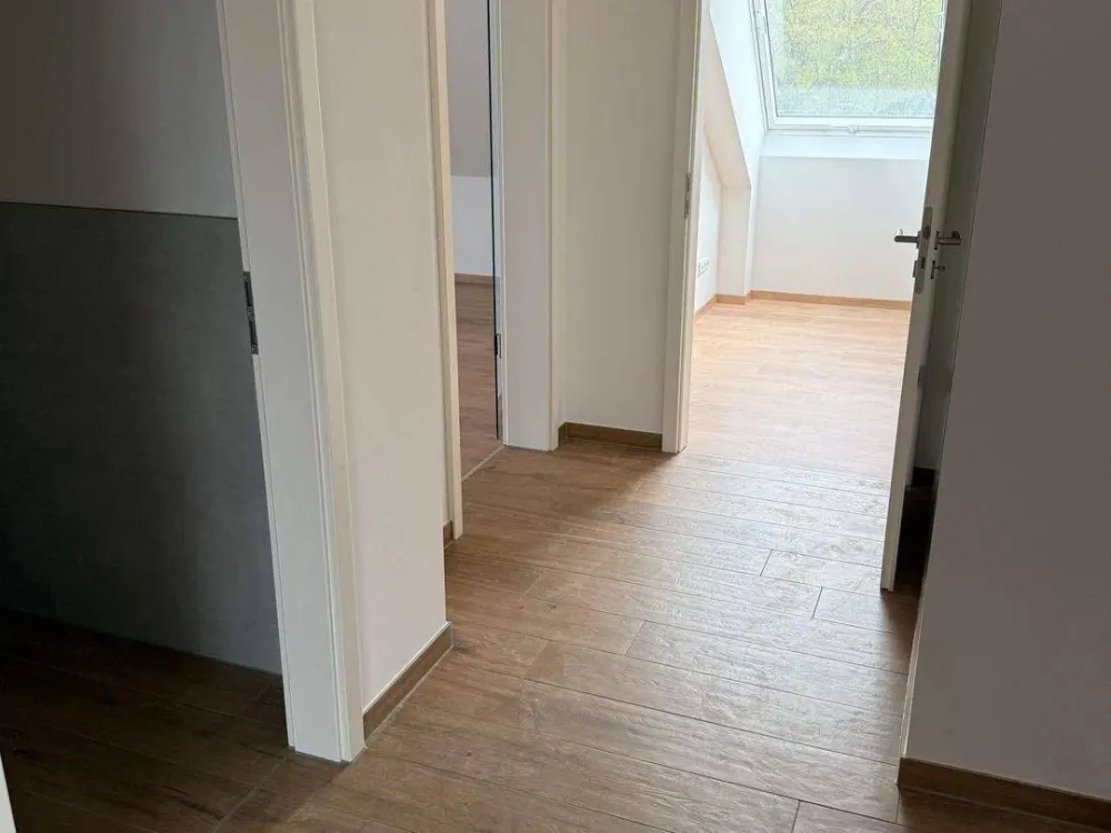 Exklusive 3,5-Zimmer-Dachgeschosswohnung mit großer Dachterrasse in Dresden-Klotzsche
