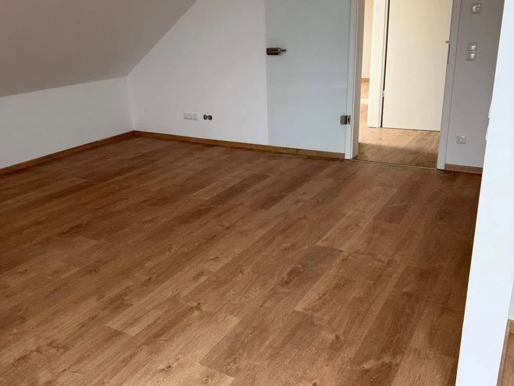 Exklusive 3,5-Zimmer-Dachgeschosswohnung mit großer Dachterrasse in Dresden-Klotzsche