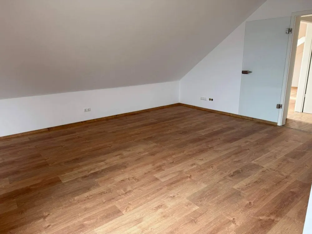 Exklusive 3,5-Zimmer-Dachgeschosswohnung mit großer Dachterrasse in Dresden-Klotzsche