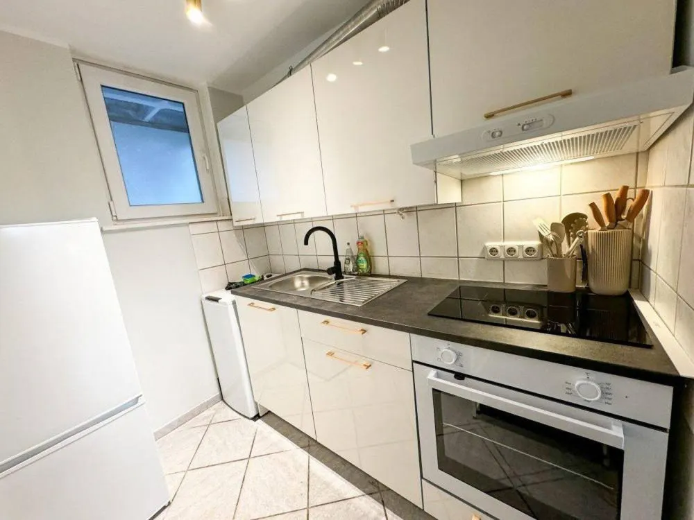 Voll möbliertes 2 1/2 Zimmer Apartment mit High-Speed-Internet