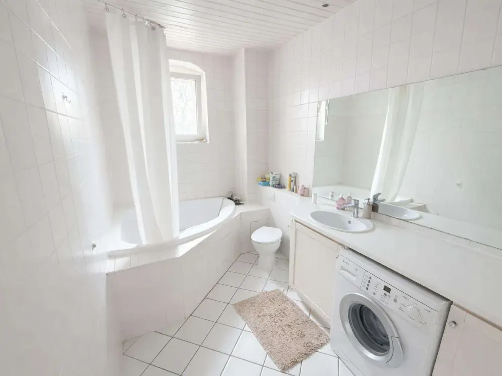 Fully Furnished Shared Apartment Room in Prime Location of Karlsruhe