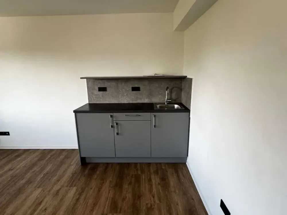 AM EUROPAVIERTEL: Modernes Apartment mit schöner Küche...sofort frei!