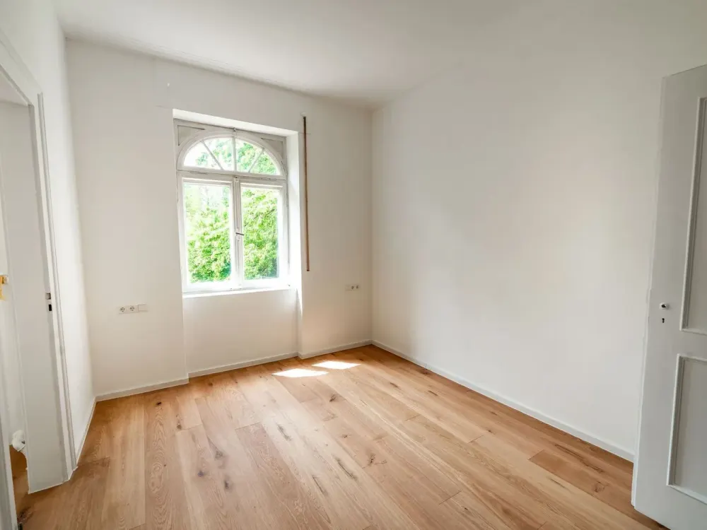 Erstbezug nach Komplettsanierung, Familienfreundliche 4-Zi-Wohnung mit Loggia mitten in Esslingen