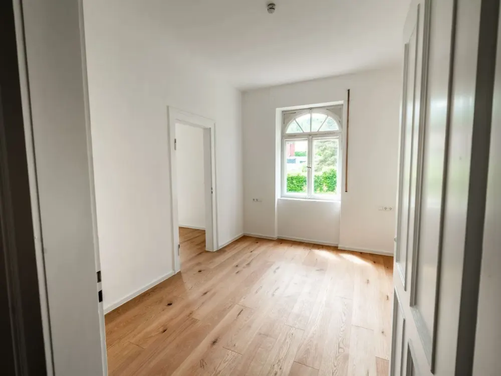 Erstbezug nach Komplettsanierung, Familienfreundliche 4-Zi-Wohnung mit Loggia mitten in Esslingen