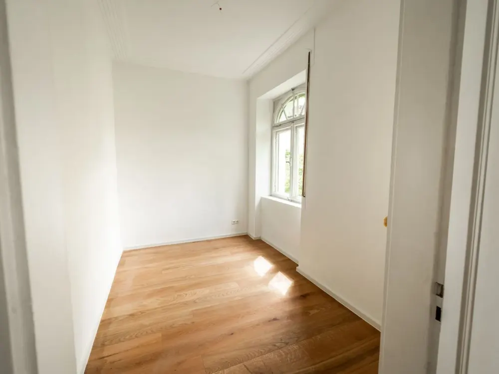 Erstbezug nach Komplettsanierung, Familienfreundliche 4-Zi-Wohnung mit Loggia mitten in Esslingen