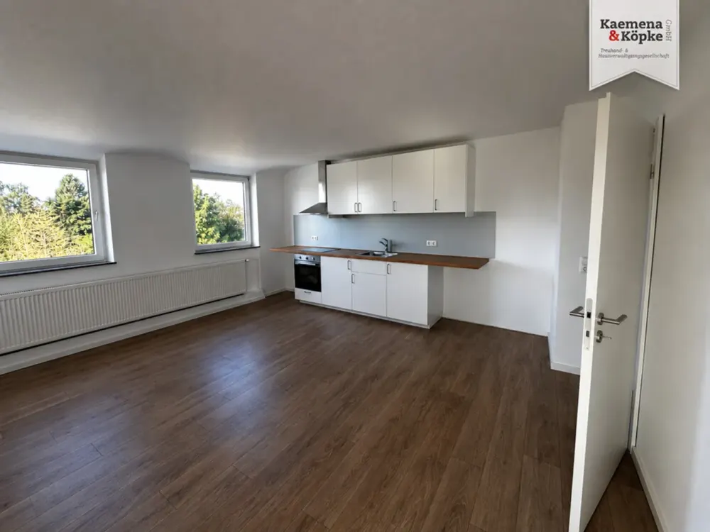 SOFORT FREI: Frisch sanierte DG-Wohnung an der Weser