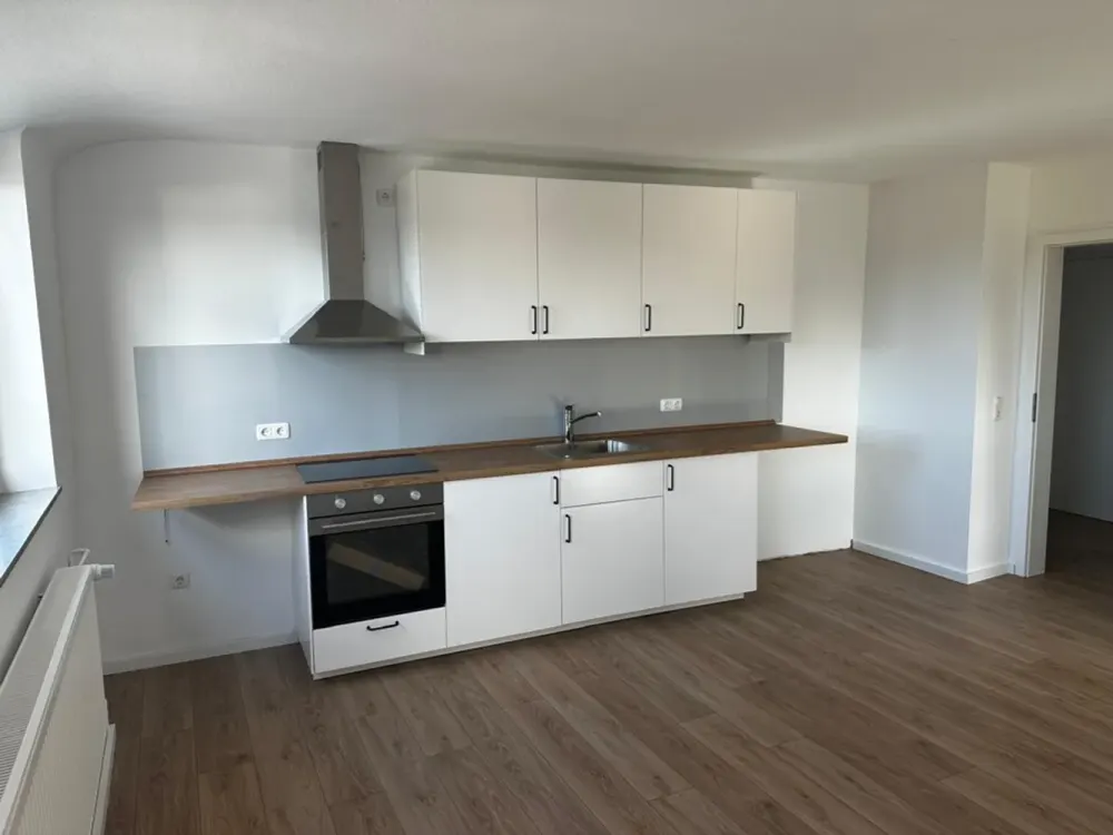 SOFORT FREI: Frisch sanierte DG-Wohnung an der Weser