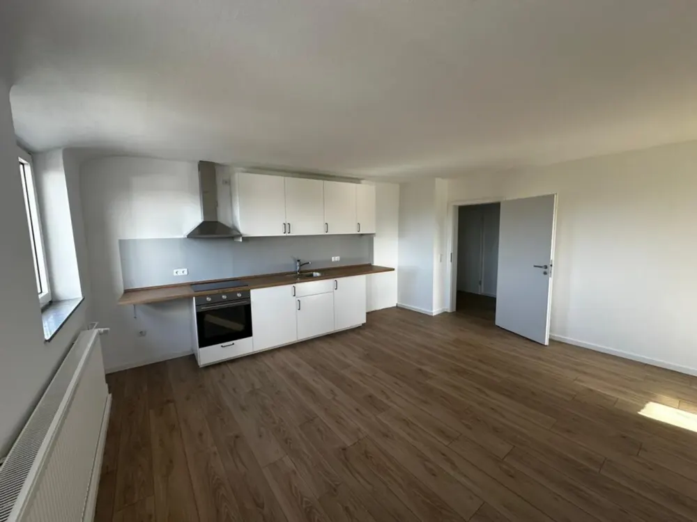 SOFORT FREI: Frisch sanierte DG-Wohnung an der Weser