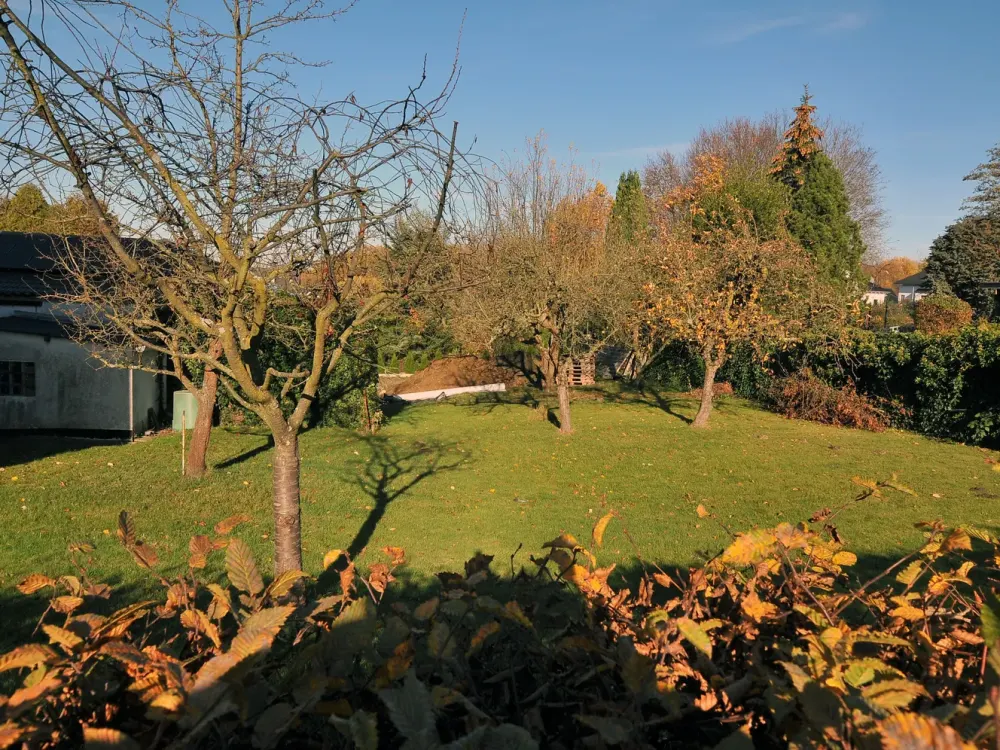 Renovierte, bezugsfertige 3,5-Zimmer-Wohnung mit Gemeinschaftsgarten