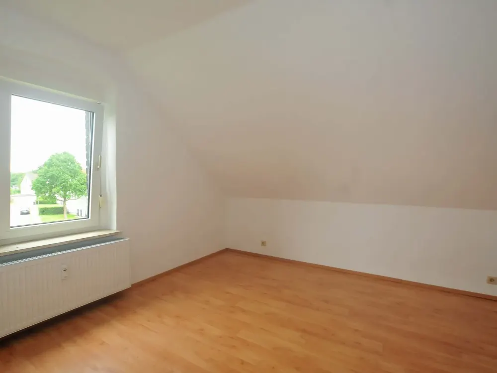 Renovierte, bezugsfertige 3,5-Zimmer-Wohnung mit Gemeinschaftsgarten