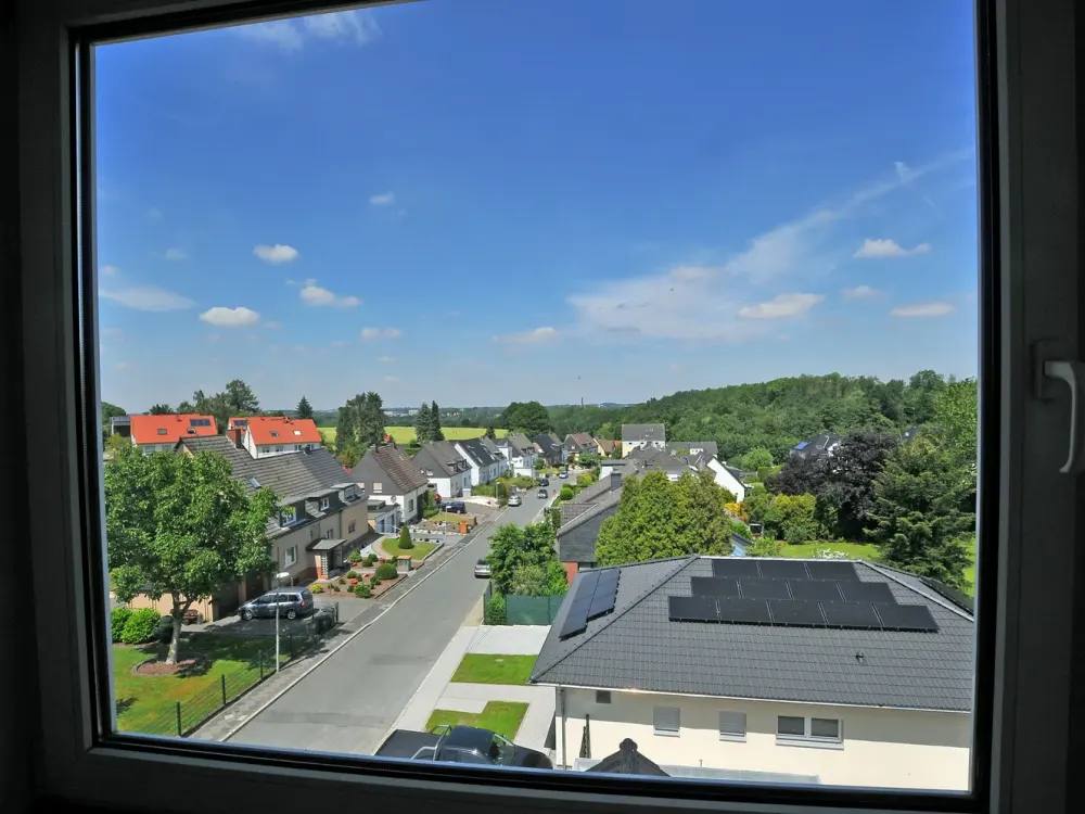 Renovierte, bezugsfertige 3,5-Zimmer-Wohnung mit Gemeinschaftsgarten