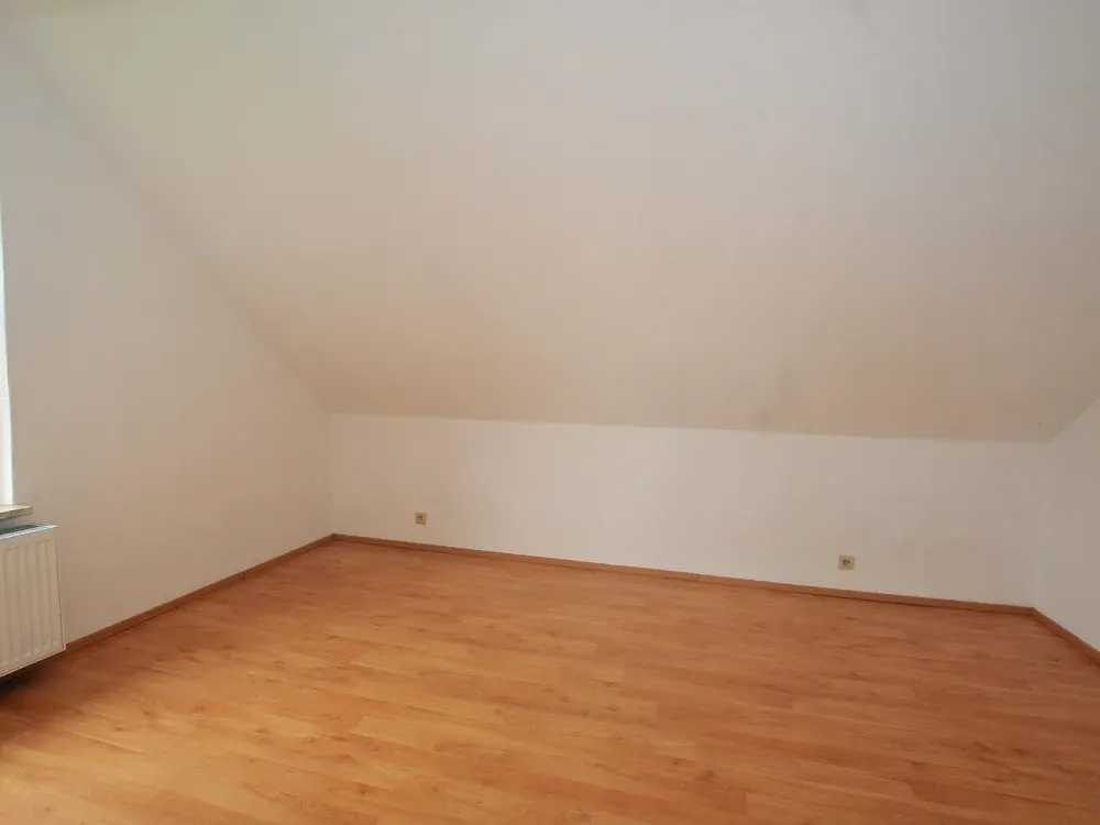 Renovierte, bezugsfertige 3,5-Zimmer-Wohnung mit Gemeinschaftsgarten