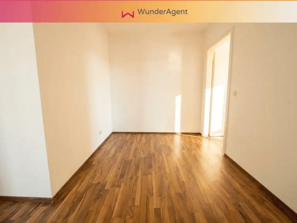 Helle 2 Zimmer-DG-Wohnung mit Tageslichtbad & Garten in Toplage