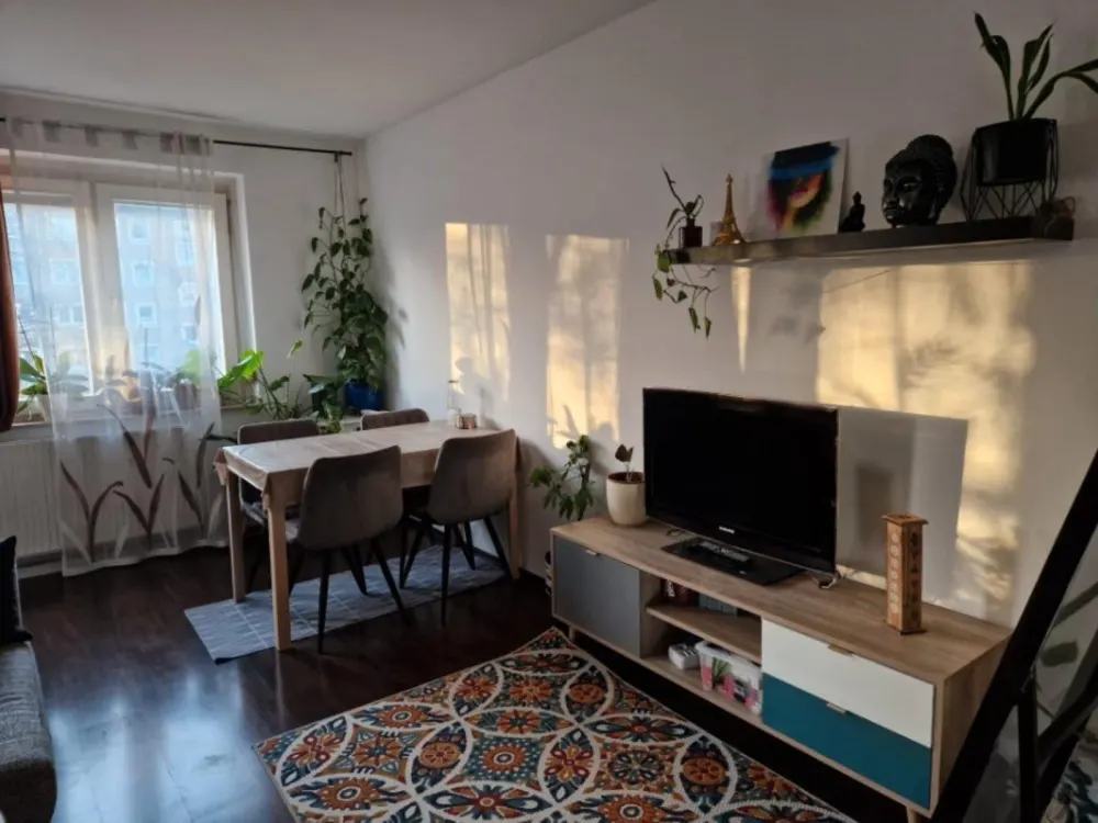 2-Room Apartment with Balcony & Fitted Kitchen in Frankfurt