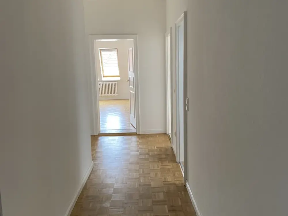 Großzügige 2-Zimmer-Wohnung mit Balkon und Einbauküche
