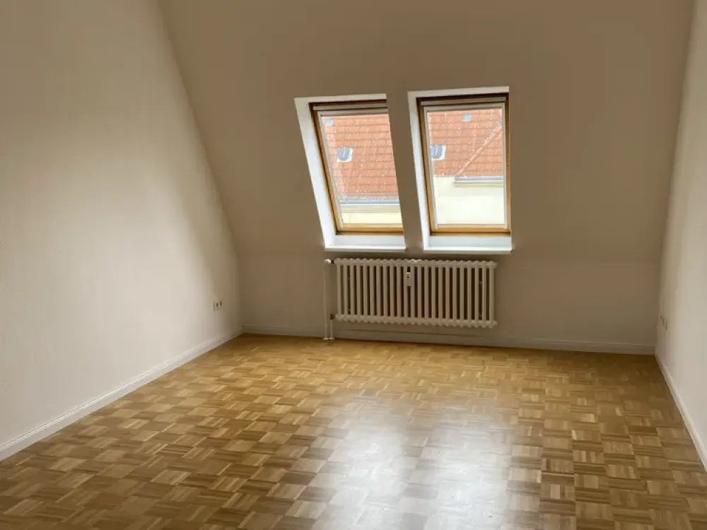 Großzügige 2-Zimmer-Wohnung mit Balkon und Einbauküche