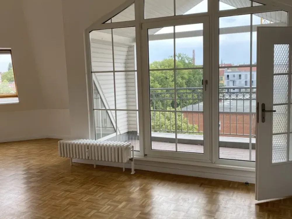 Großzügige 2-Zimmer-Wohnung mit Balkon und Einbauküche