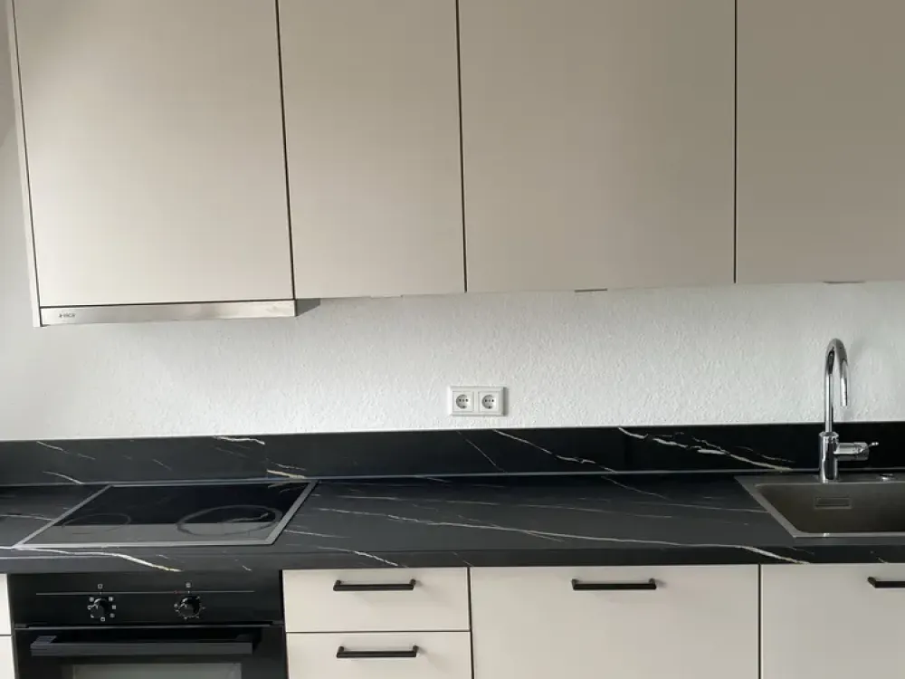 Großzügige 2-Zimmer-Wohnung mit Balkon und Einbauküche