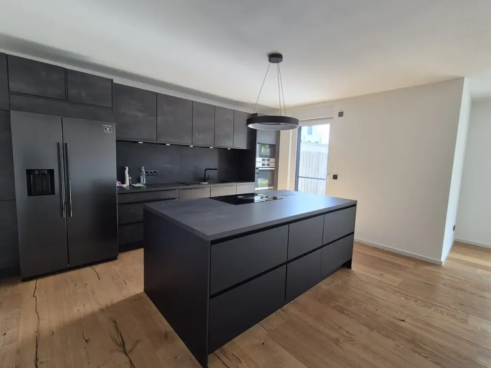 Moderne Erdgeschosswohnung mit eigenem Garten und Stellplatz in Seelze -Süd
