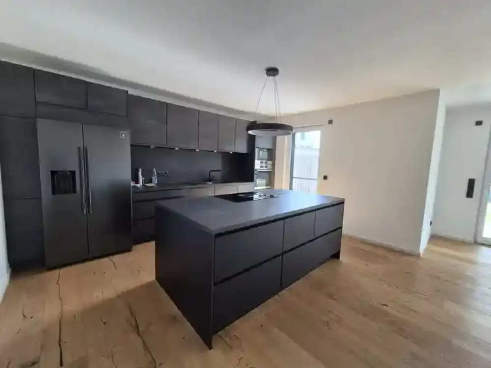 Moderne Erdgeschosswohnung mit eigenem Garten und Stellplatz in Seelze -Süd