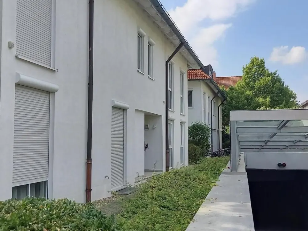 Stilvolle, geräumige und gepflegte 2-Zimmer-Wohnung mit Balkon und Einbauküche in Erlangen