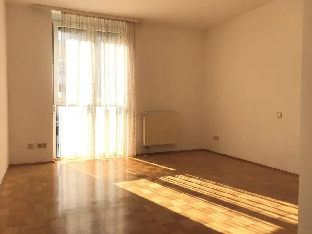 Stilvolle, geräumige und gepflegte 2-Zimmer-Wohnung mit Balkon und Einbauküche in Erlangen