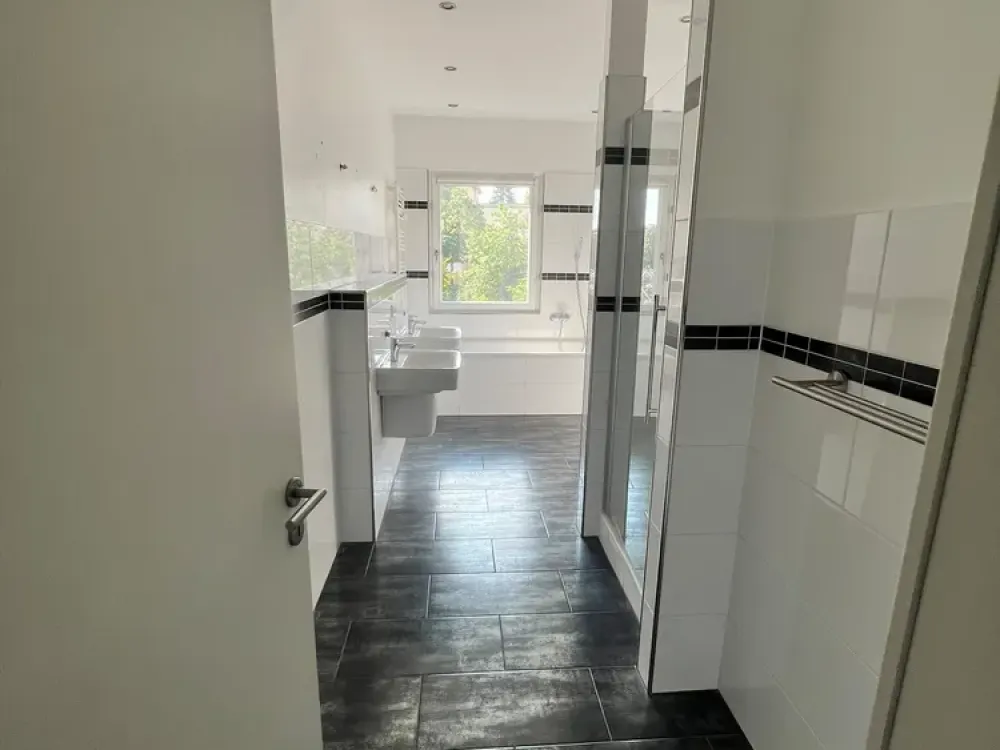 Schöne, helle und große 4-Zimmer-Wohnung