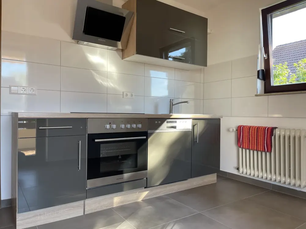 Schöne 3,5 Zimmern mit sonnigem Balkon & EBK in Höfingen