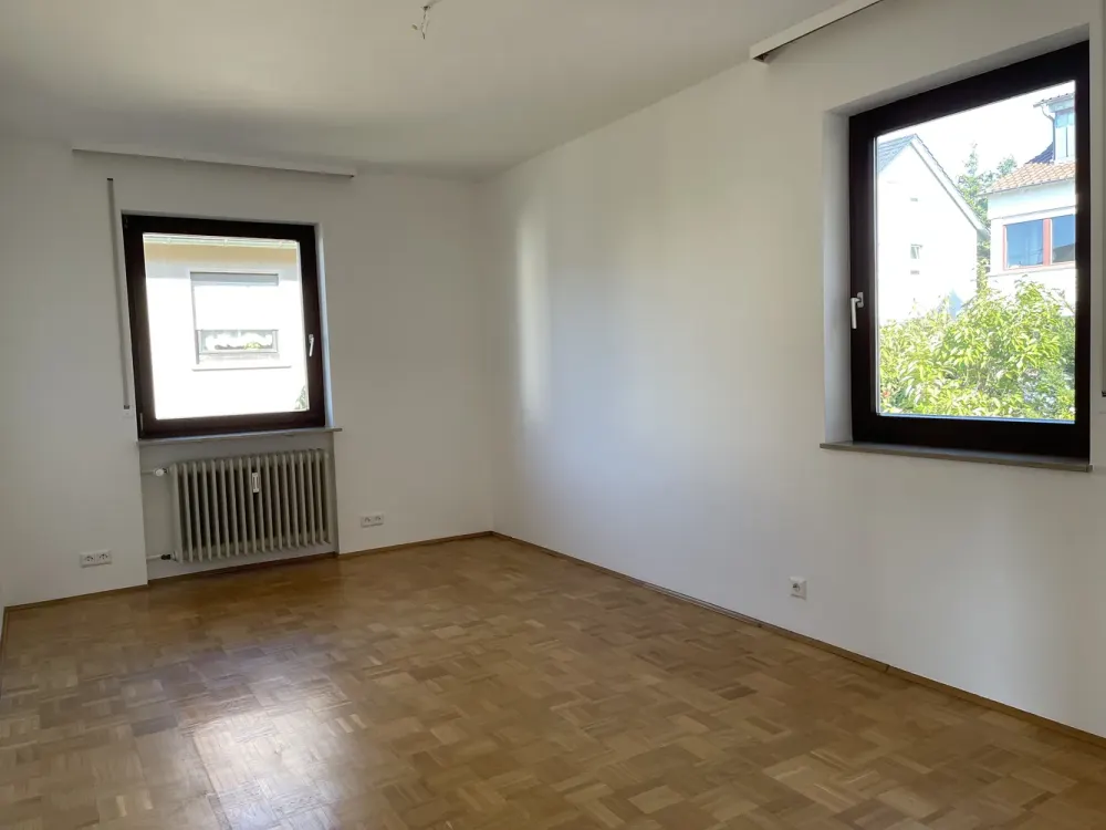 Schöne 3,5 Zimmern mit sonnigem Balkon & EBK in Höfingen