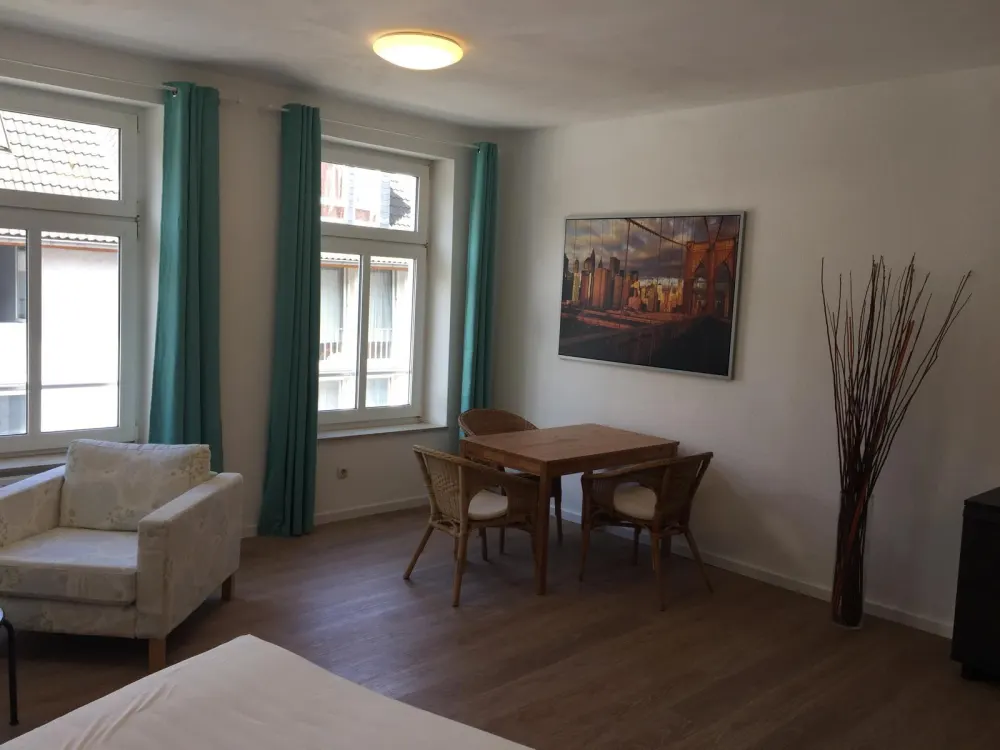 Zentral gelegene 1,5-Zimmer-Wohnung direkt am Hauptbahnhof zu ver