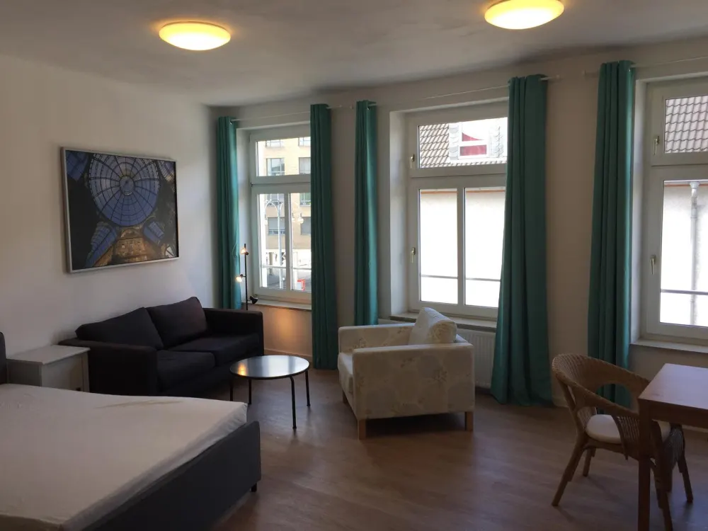 Zentral gelegene 1,5-Zimmer-Wohnung direkt am Hauptbahnhof zu ver